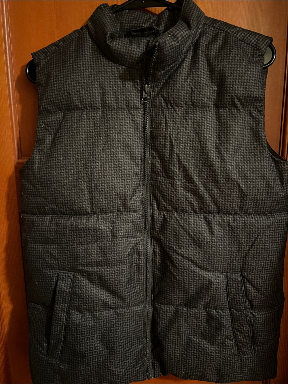 Old Navy Boy’s Quilted Vest in Black and Gray Houndstooth Pattern